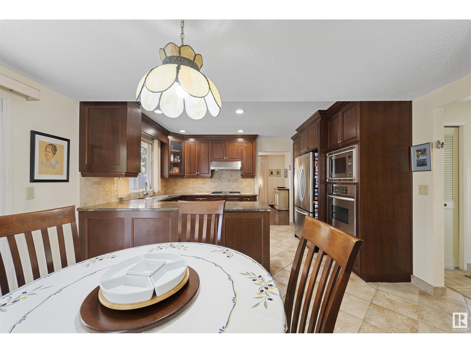 Photo 13 of 2811 125 St Nw, Edmonton AB