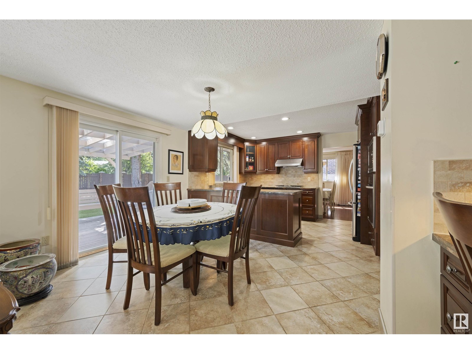 Photo 14 of 2811 125 St Nw, Edmonton AB