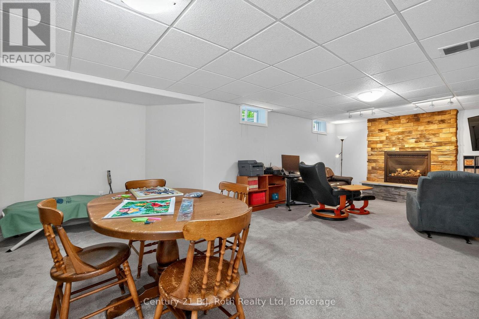 Photo 4 of 997 Whitney Crescent, Midland ON