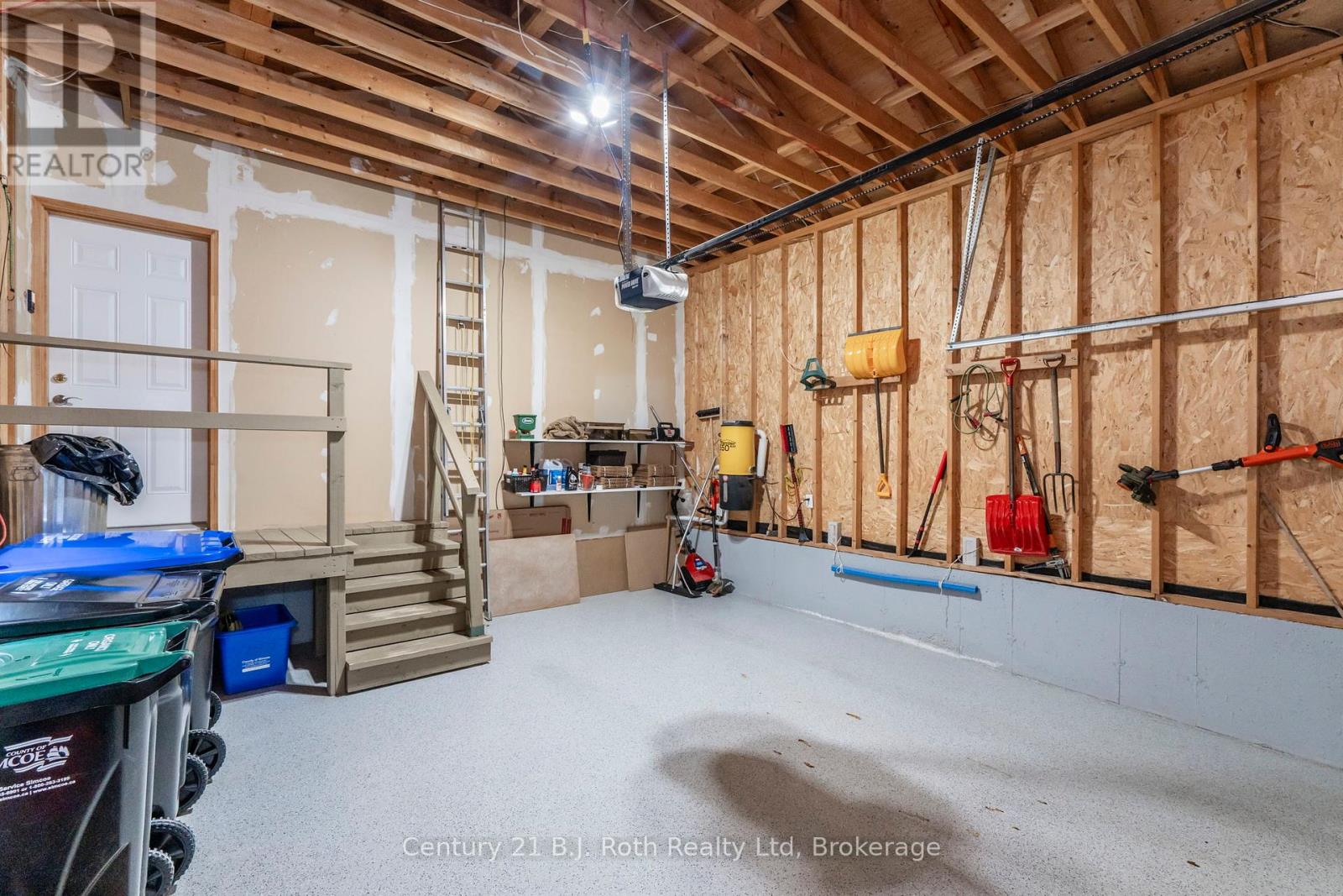 Photo 5 of 997 Whitney Crescent, Midland ON