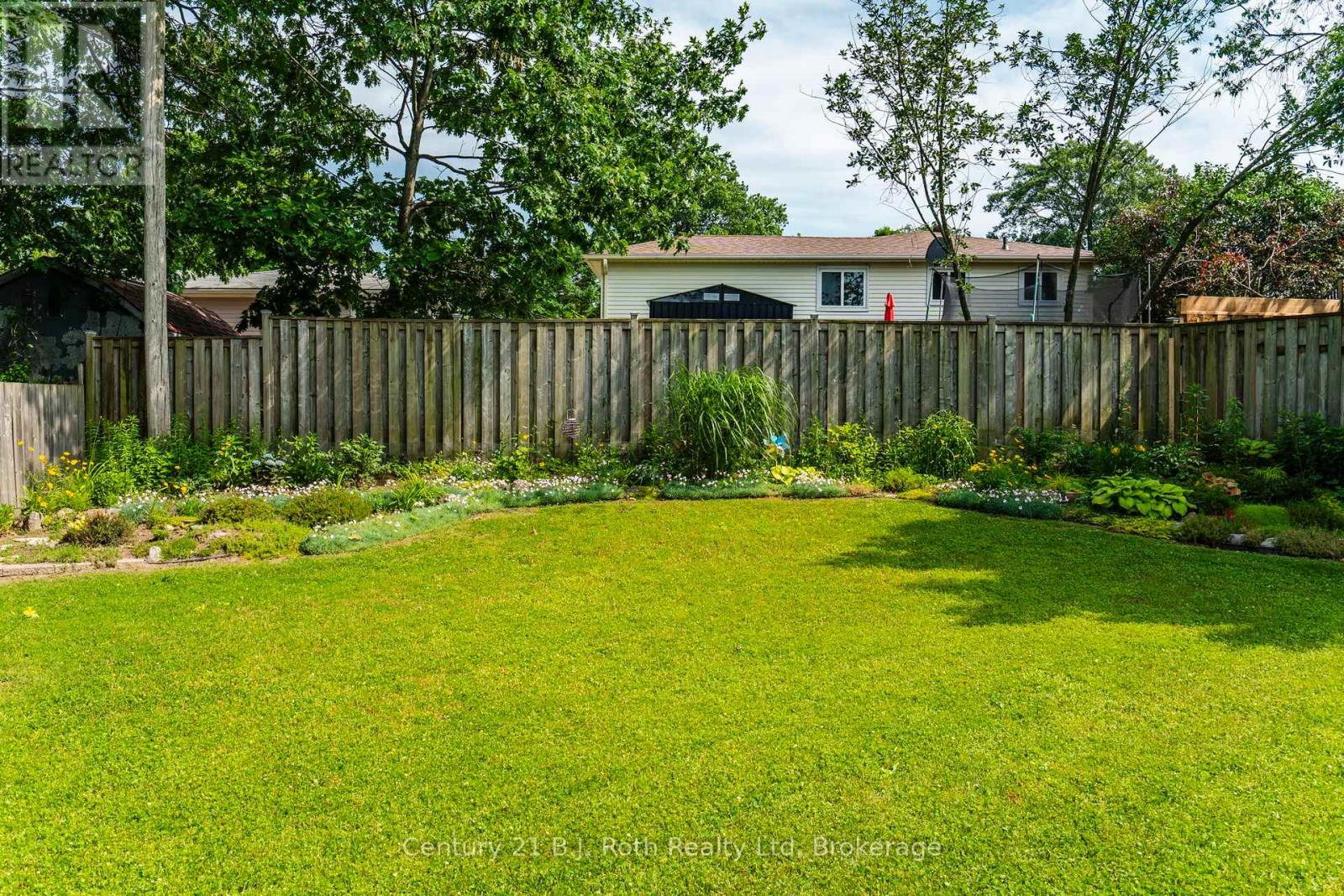 Photo 23 of 997 Whitney Crescent, Midland ON