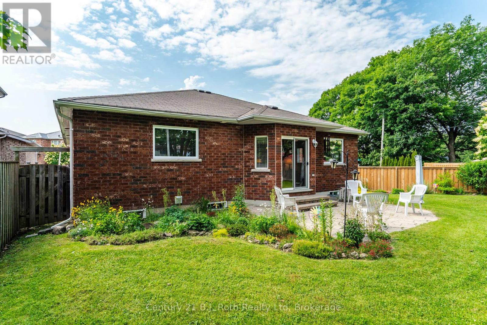 Photo 20 of 997 Whitney Crescent, Midland ON