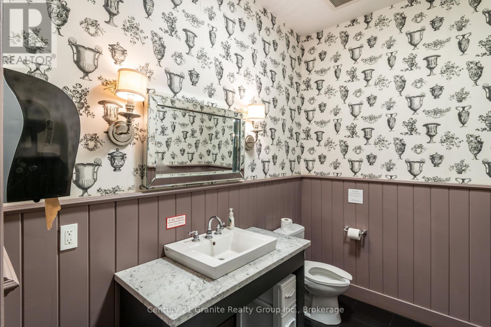 Photo 24 of 172 Highland Street, Dysart Et Al ON