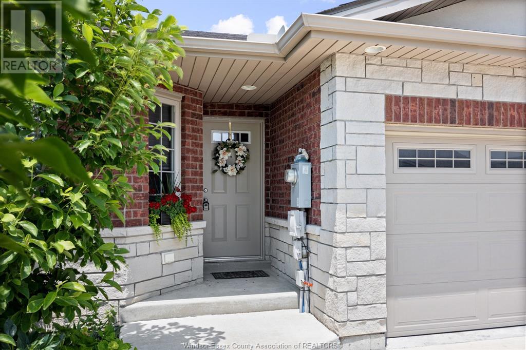 Photo 2 of 1137 Bridalfalls, Windsor ON