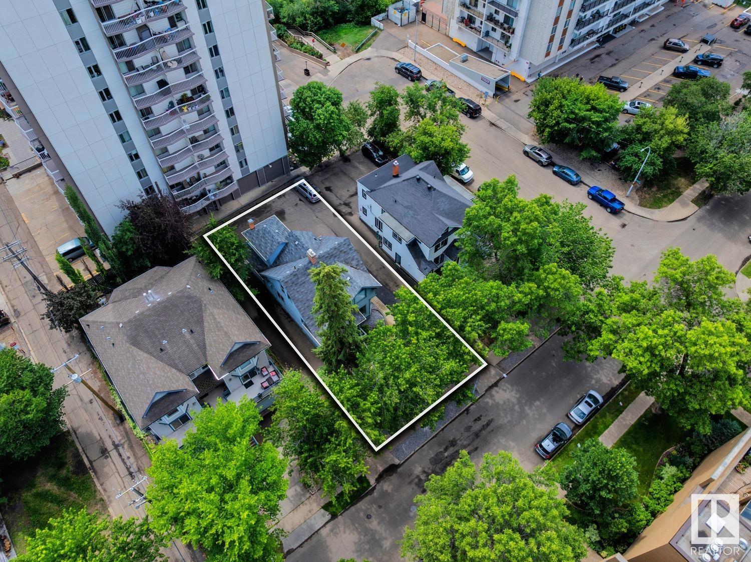 Photo 3 of 11223 99 Av Nw, Edmonton AB