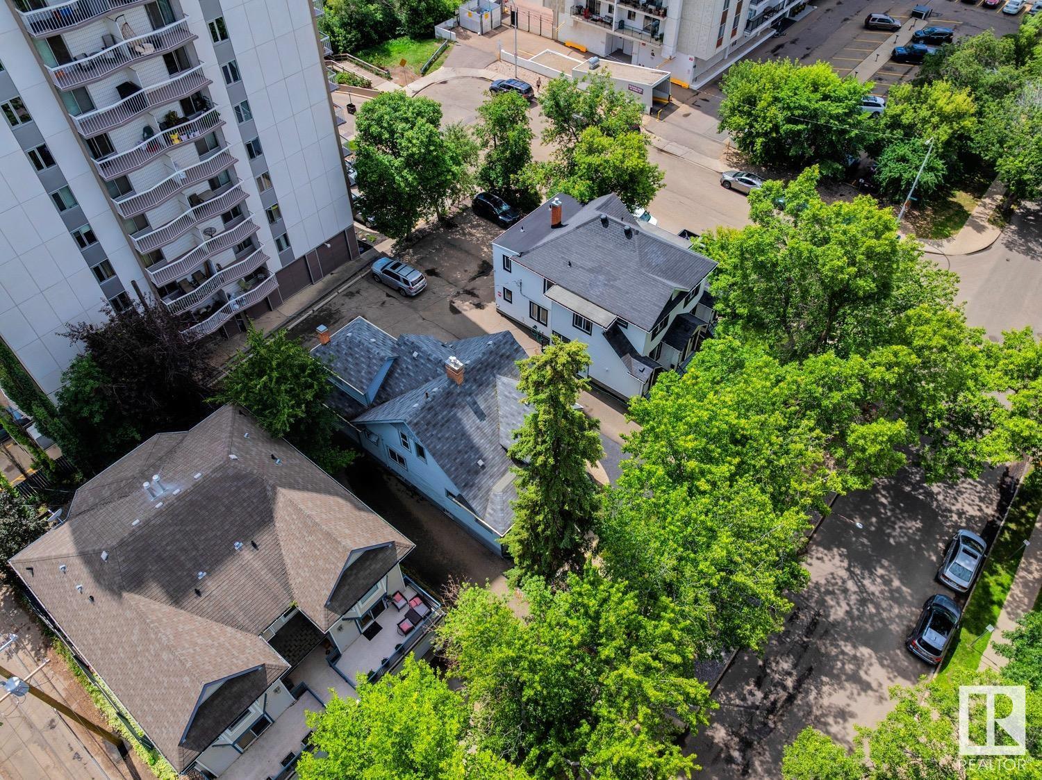 Photo 9 of 11223 99 Av Nw, Edmonton AB