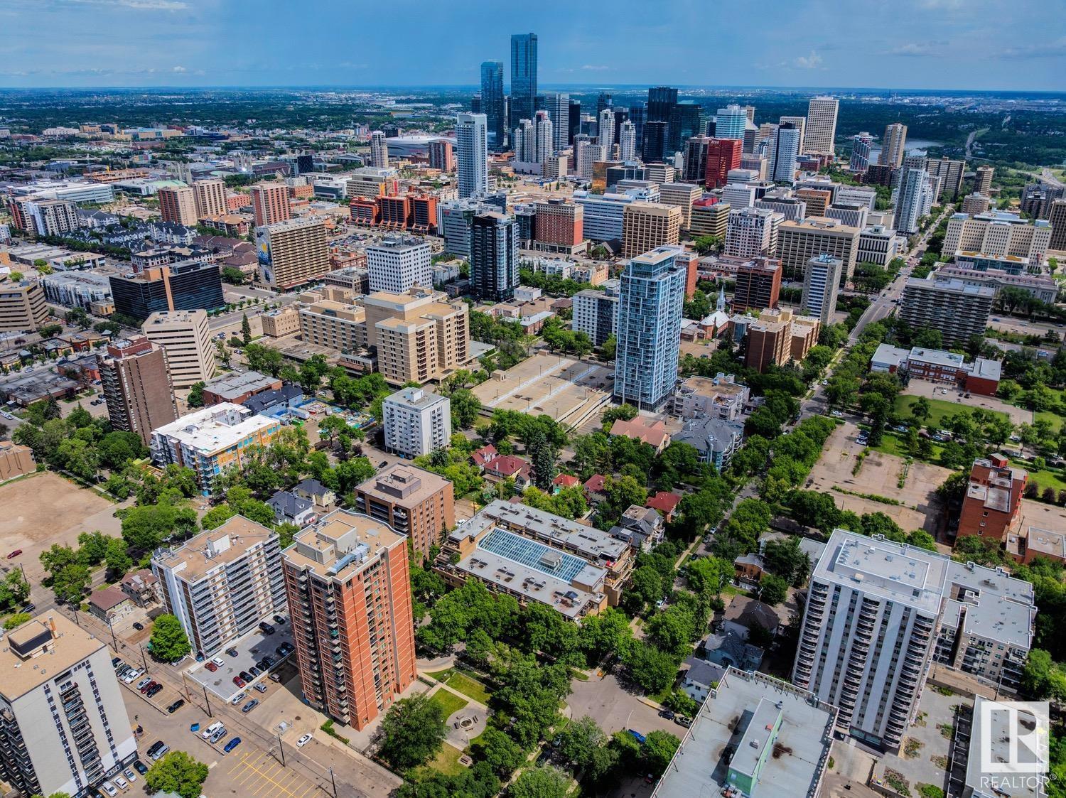 Photo 10 of 11229 99 Av Nw, Edmonton AB