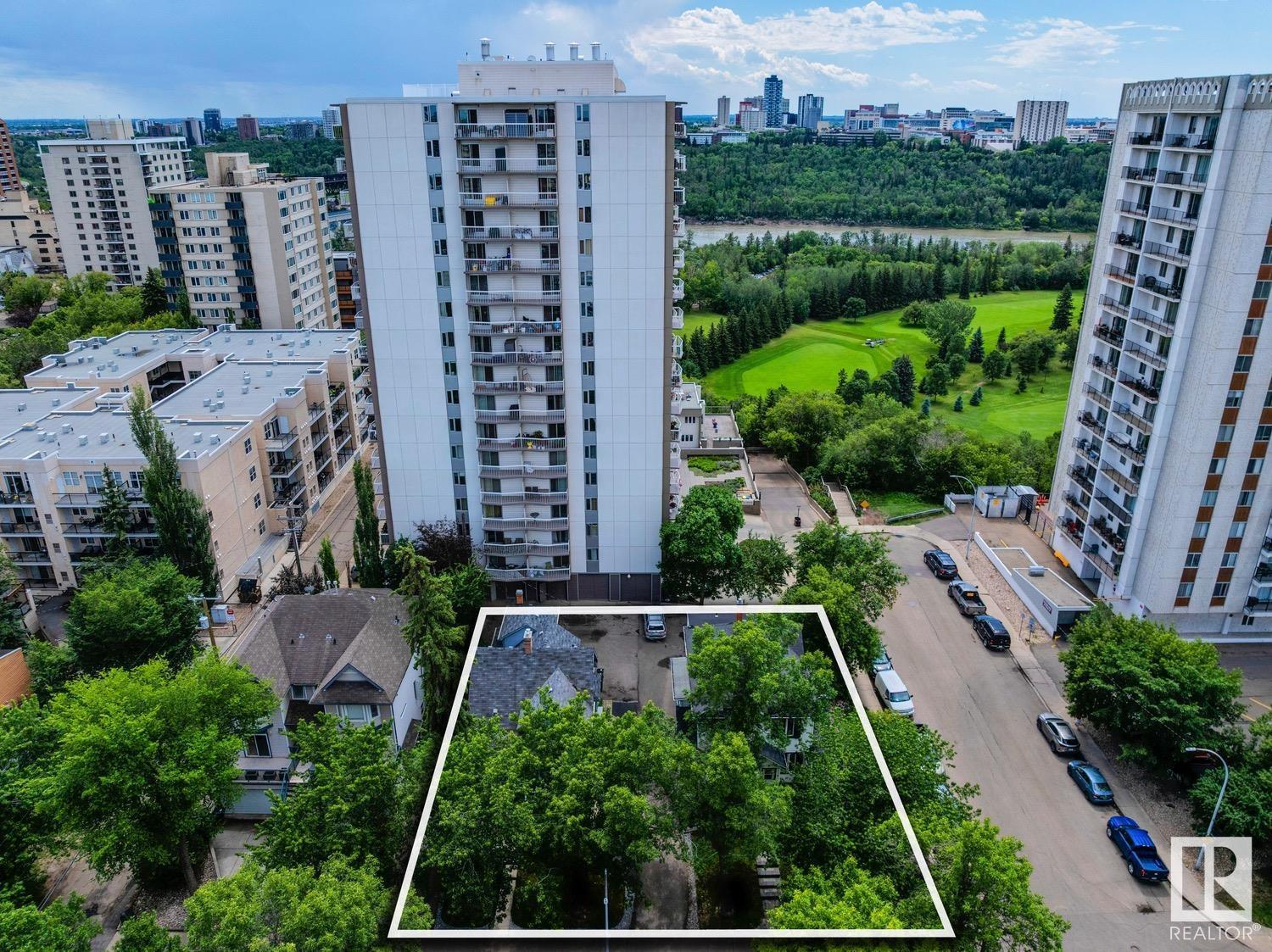 Photo 5 of 11229 99 Av Nw, Edmonton AB