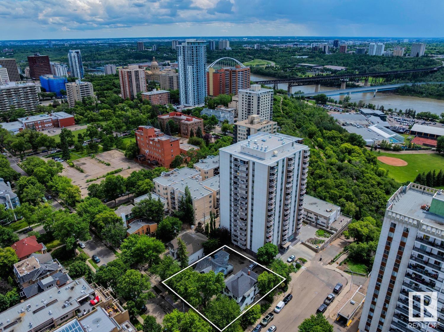 Photo 6 of 11229 99 Av Nw, Edmonton AB