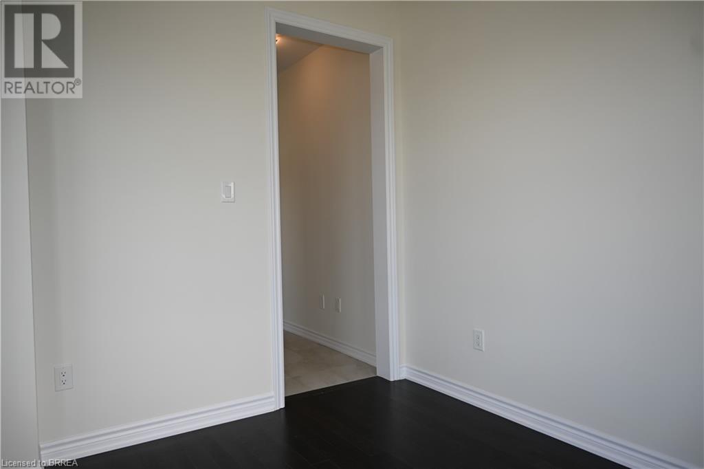 Photo 15 of 1 Bee Crescent, Brantford ON