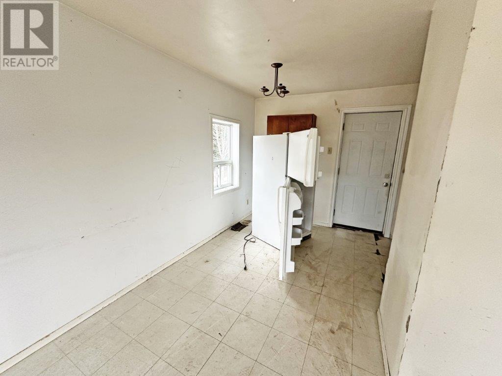 Photo 11 of 406 Mackie Dr, Nakina ON