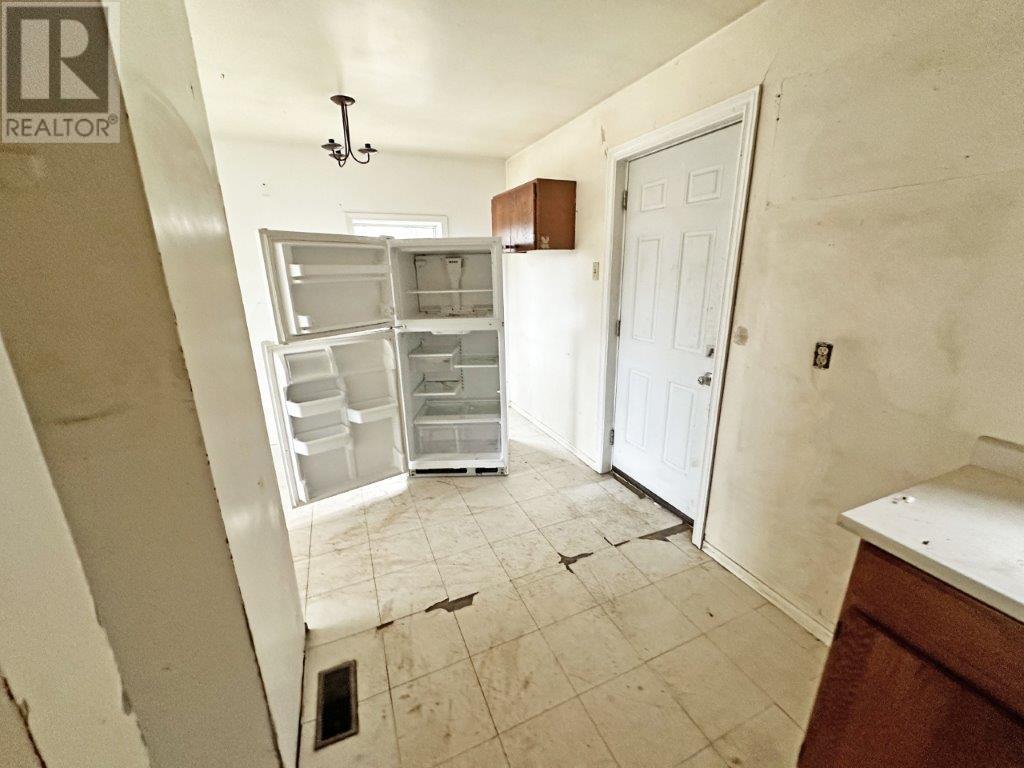 Photo 12 of 406 Mackie Dr, Nakina ON