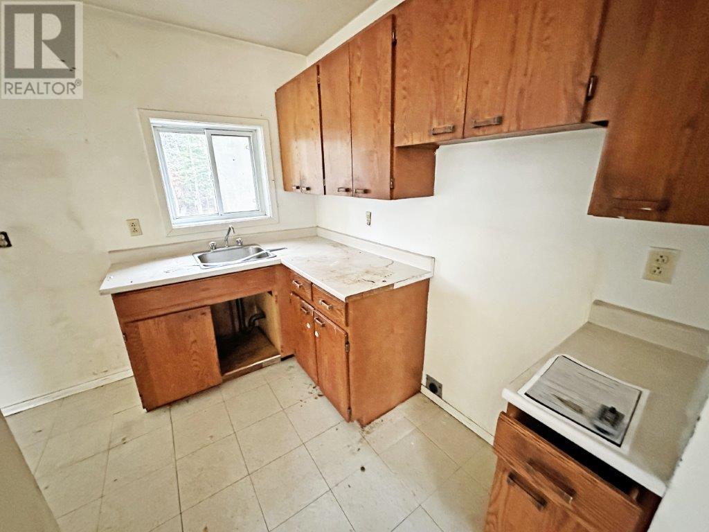Photo 14 of 406 Mackie Dr, Nakina ON