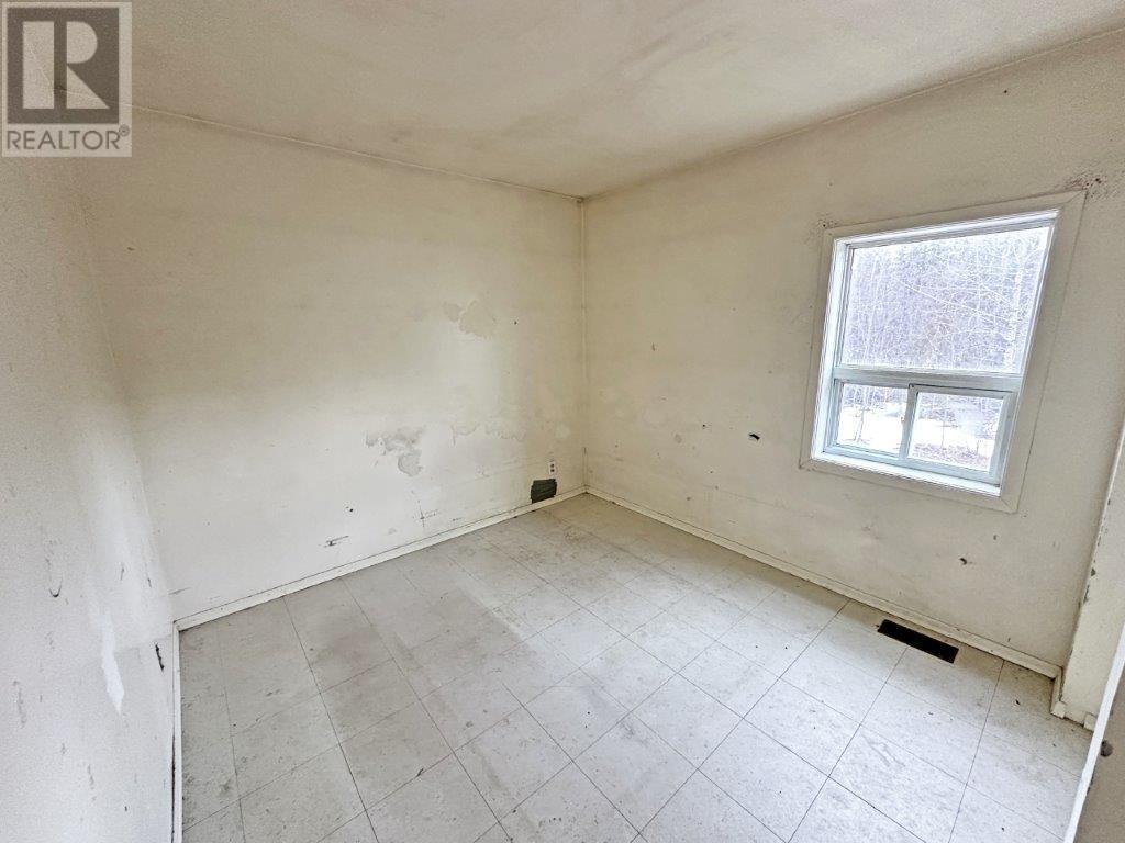 Photo 18 of 406 Mackie Dr, Nakina ON