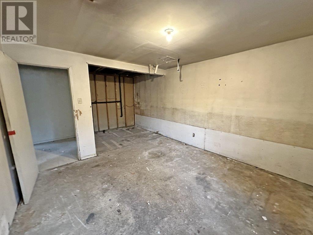Photo 24 of 406 Mackie Dr, Nakina ON