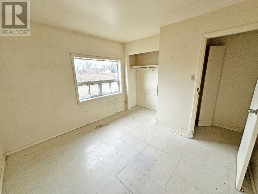 Photo 16 of 406 Mackie Dr, Nakina ON