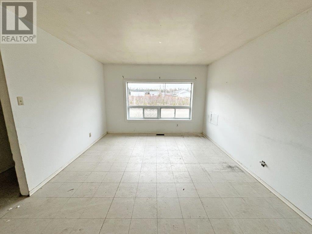 Photo 5 of 406 Mackie Dr, Nakina ON