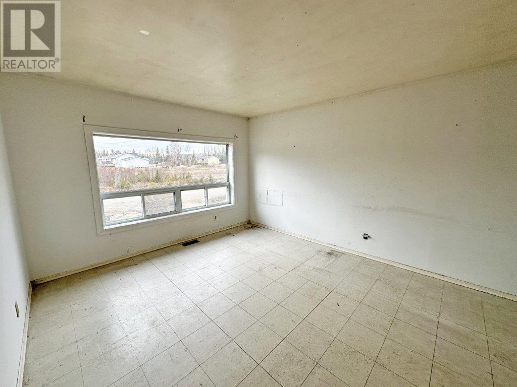 Photo 7 of 406 Mackie Dr, Nakina ON