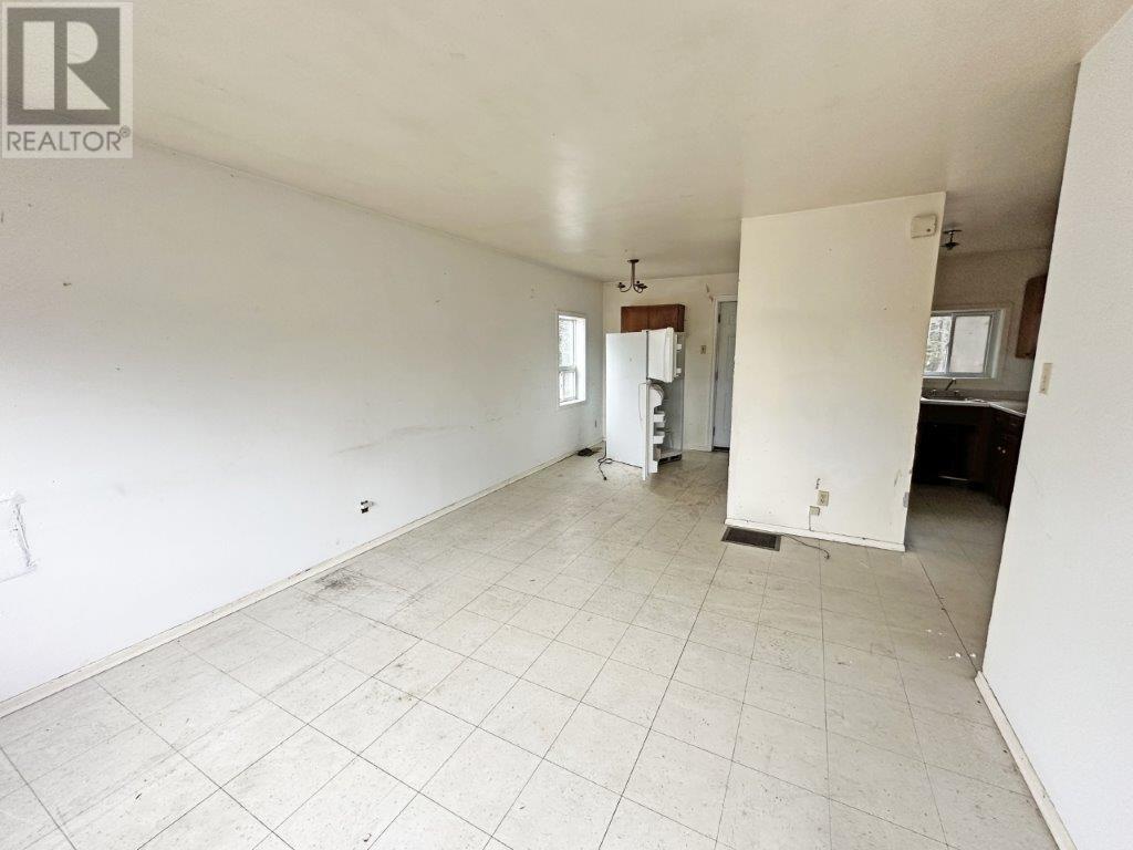Photo 9 of 406 Mackie Dr, Nakina ON