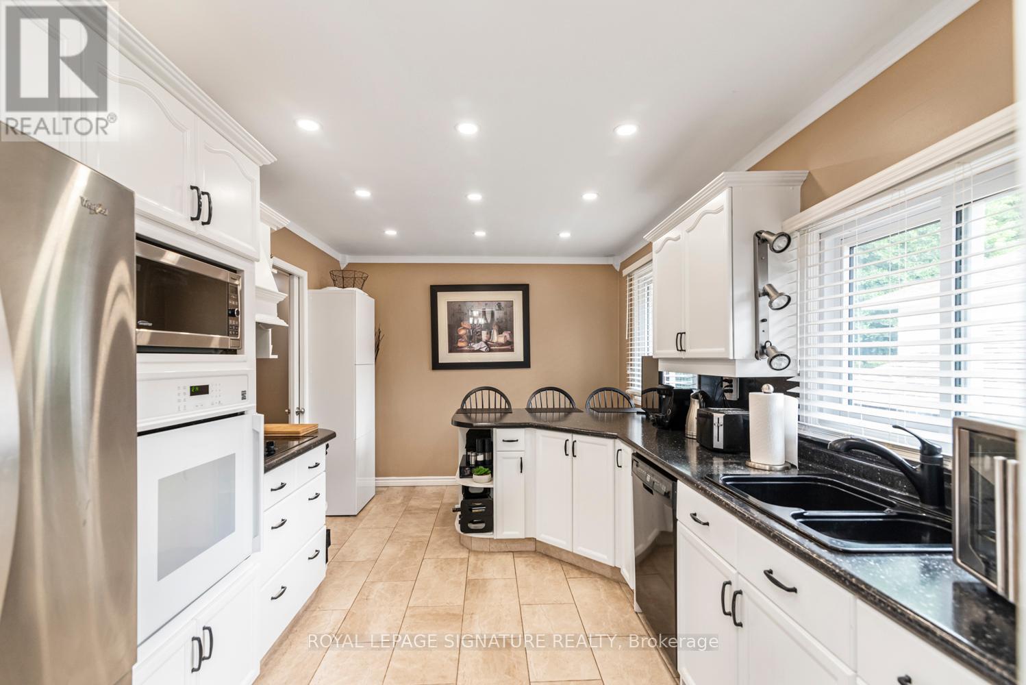 Photo 6 of 55 Hanover Place, Hamilton ON