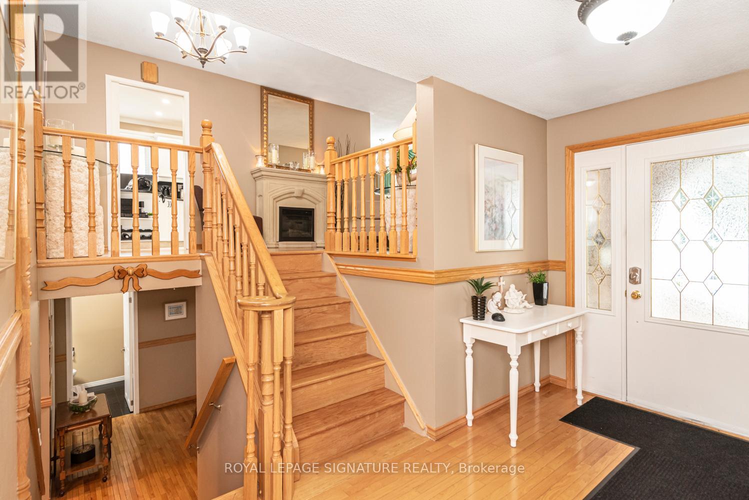 Photo 4 of 55 Hanover Place, Hamilton ON