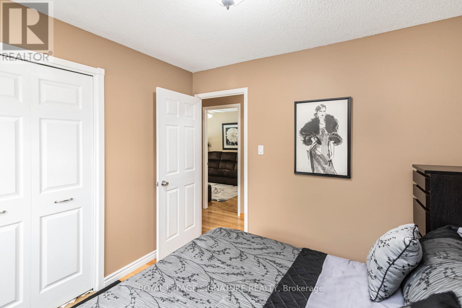 Photo 5 of 55 Hanover Place, Hamilton ON