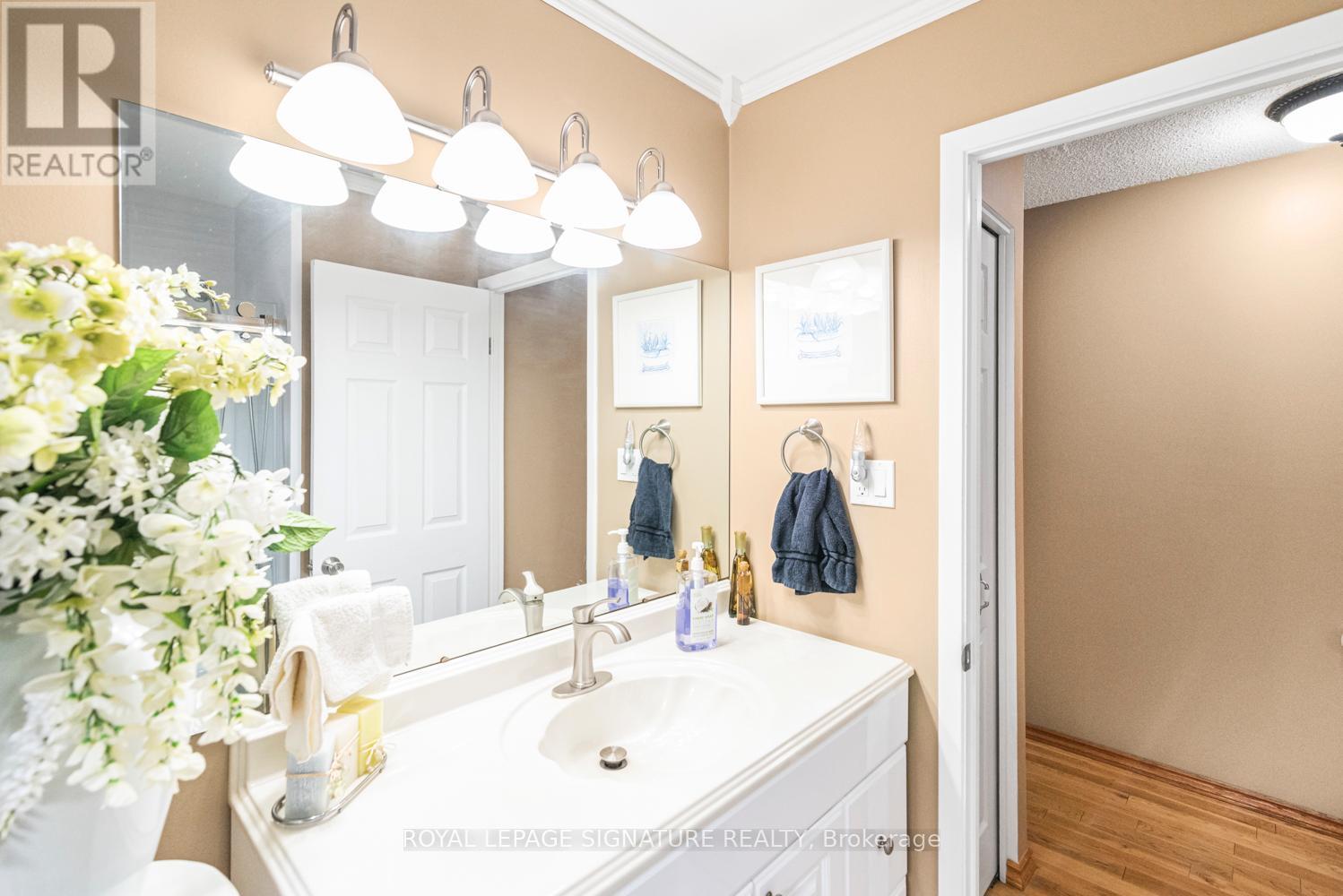 Photo 23 of 55 Hanover Place, Hamilton ON