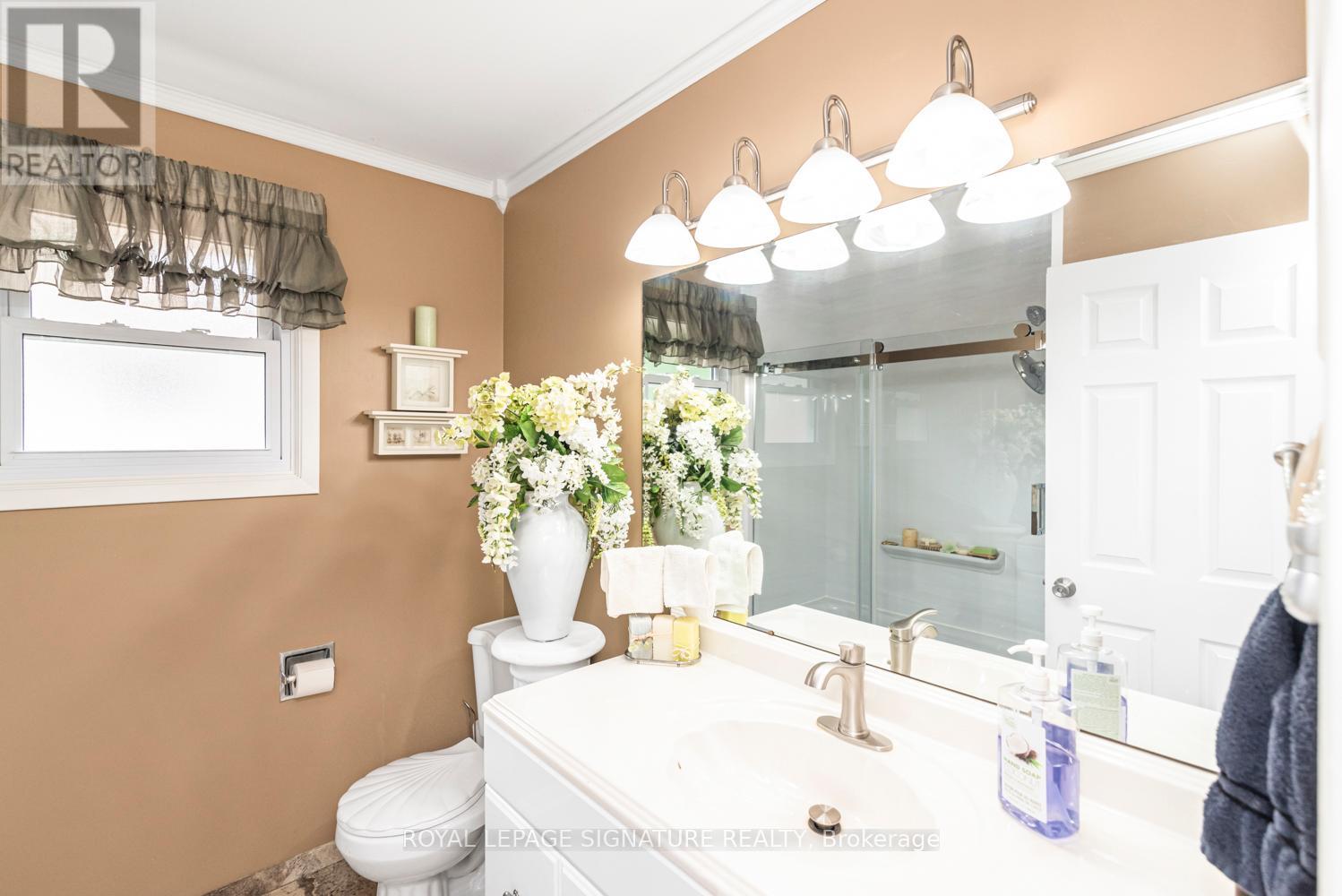 Photo 3 of 55 Hanover Place, Hamilton ON