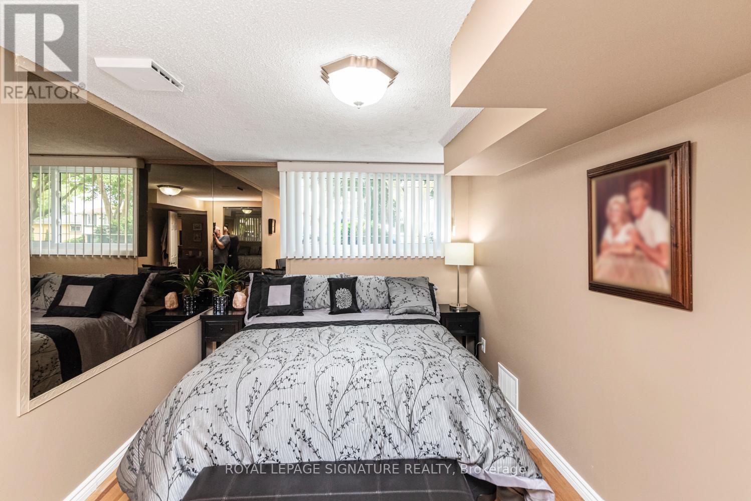 Photo 27 of 55 Hanover Place, Hamilton ON
