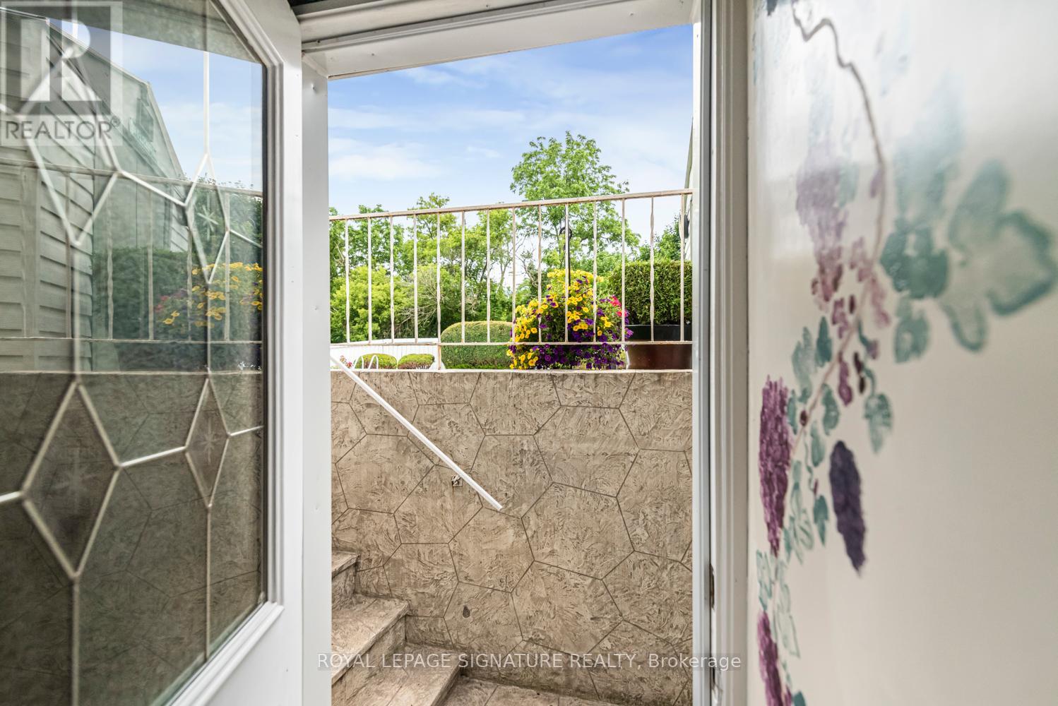 Photo 1 of 55 Hanover Place, Hamilton ON