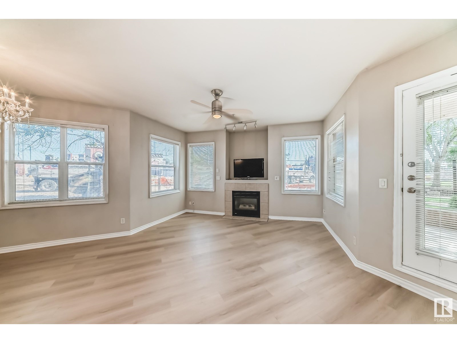 Photo 13 of 101 10346 117 St Nw, Edmonton AB