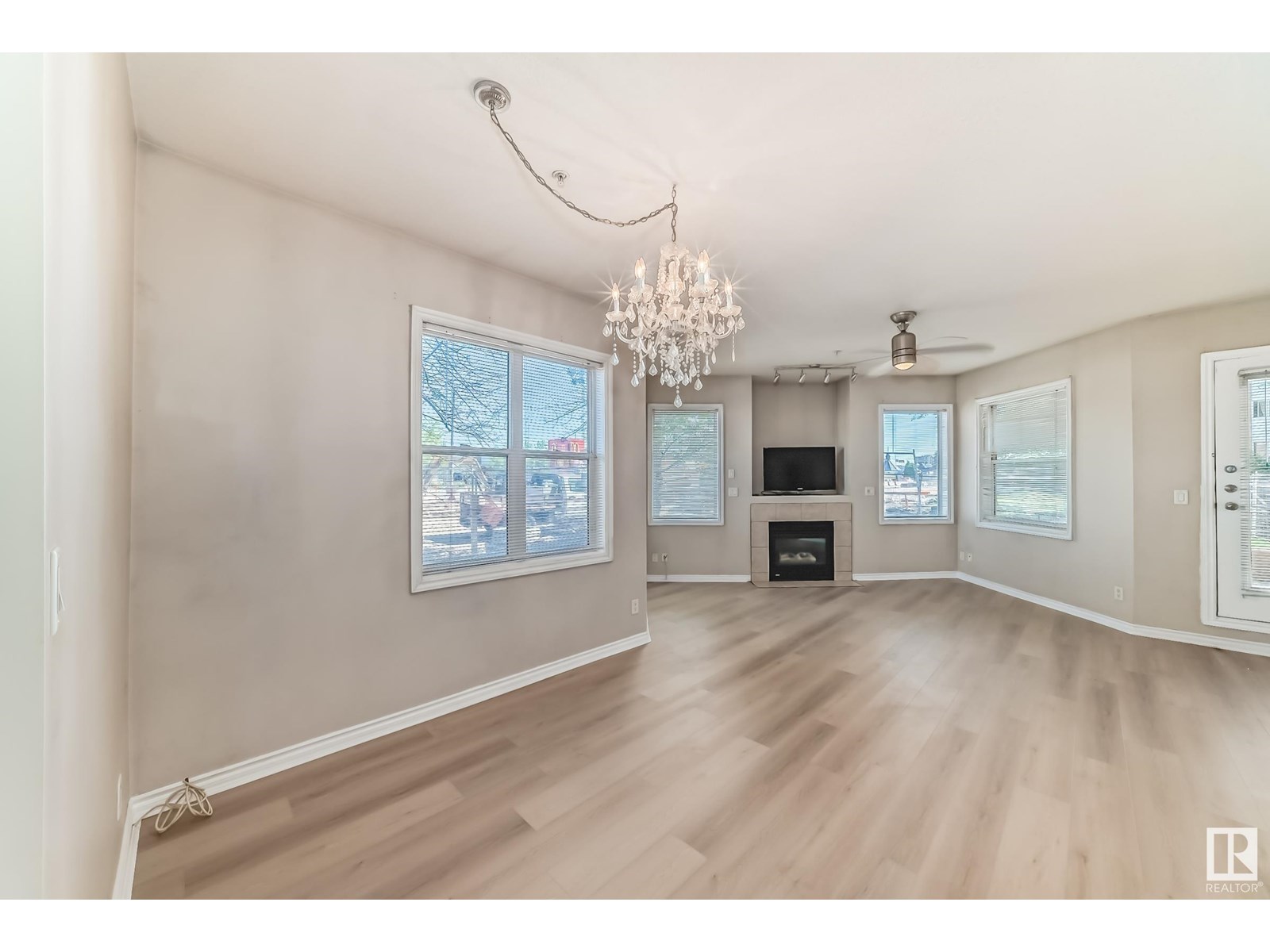 Photo 6 of 101 10346 117 St Nw, Edmonton AB