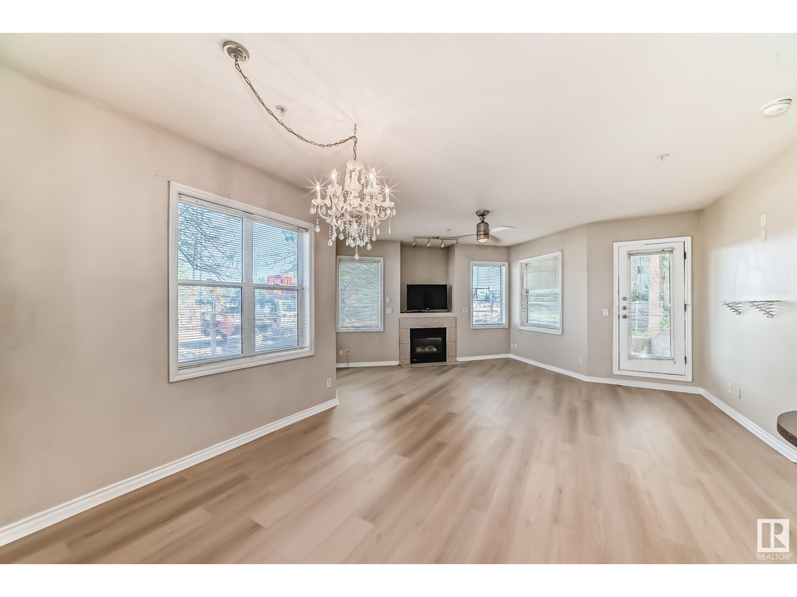Photo 36 of 101 10346 117 St Nw, Edmonton AB