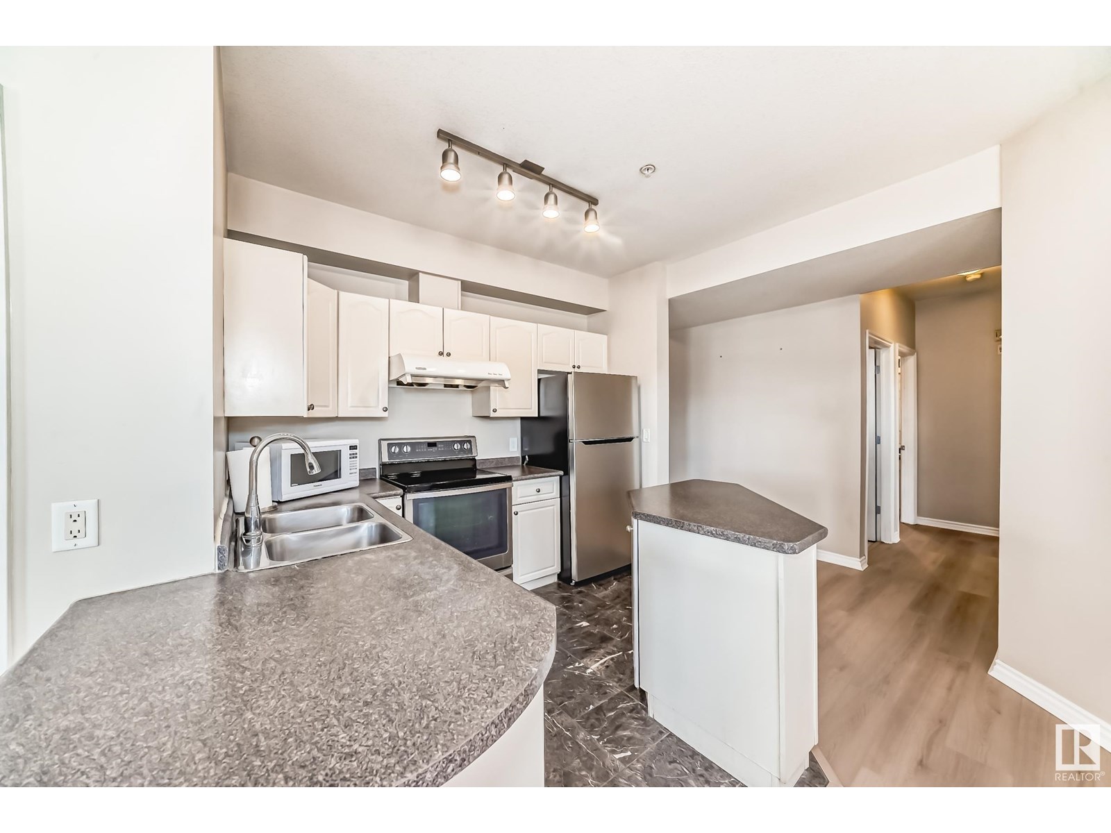 Photo 17 of 101 10346 117 St Nw, Edmonton AB