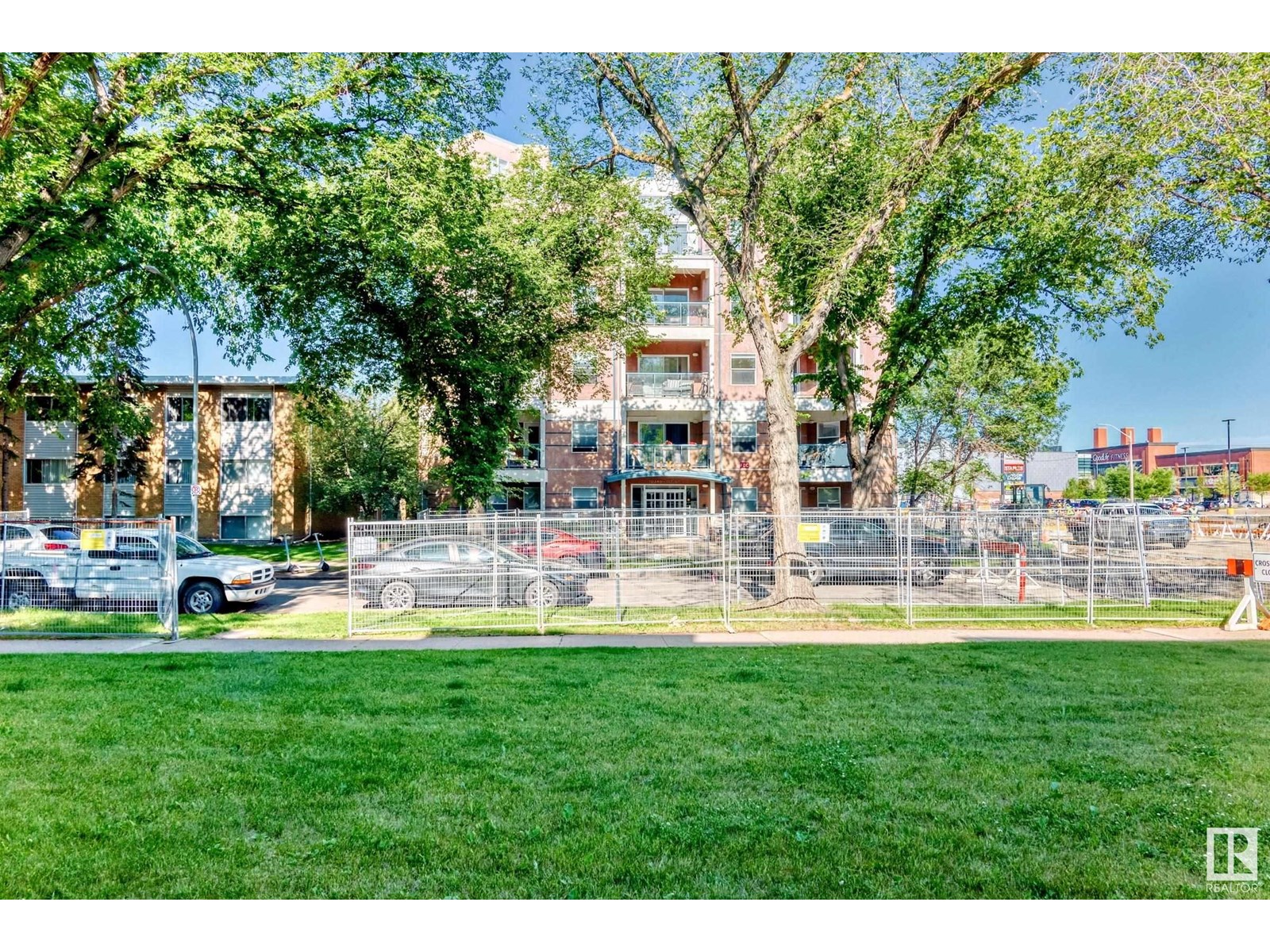 Photo 8 of 101 10346 117 St Nw, Edmonton AB