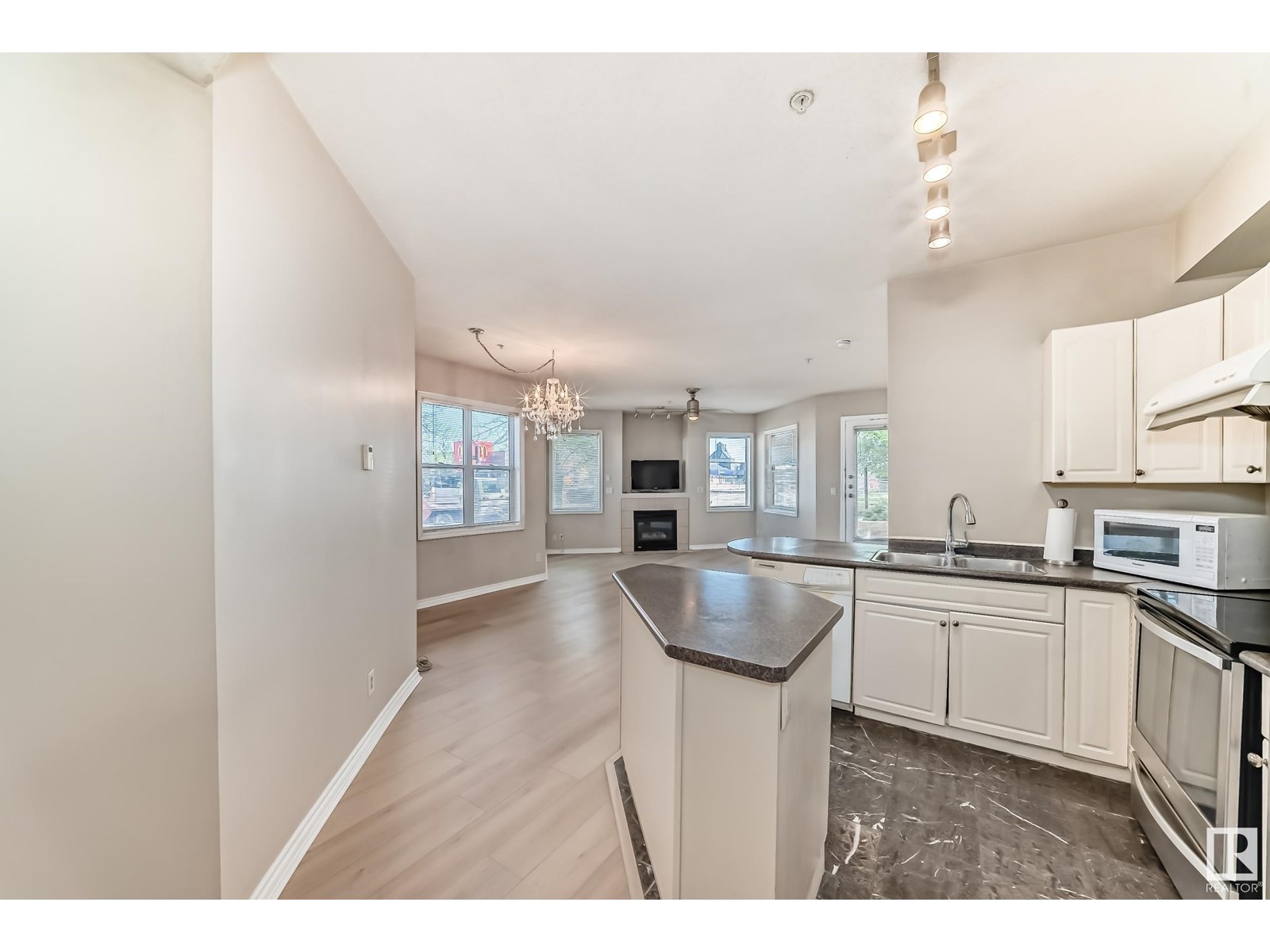 Photo 28 of 101 10346 117 St Nw, Edmonton AB