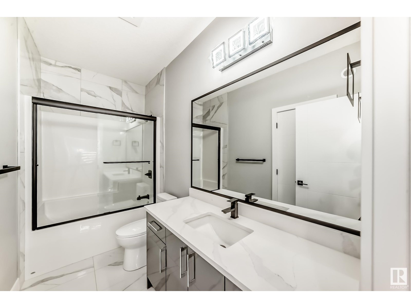 Photo 18 of 128 Edgewater Ci, Leduc AB