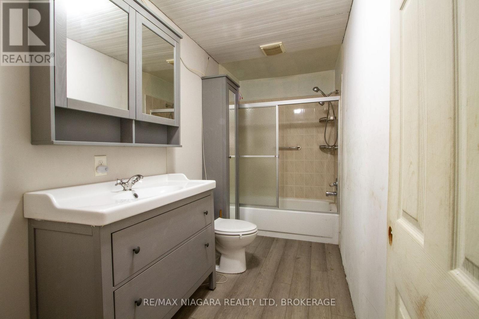 Photo 12 of 8 Kirk Street, St Catharines ON