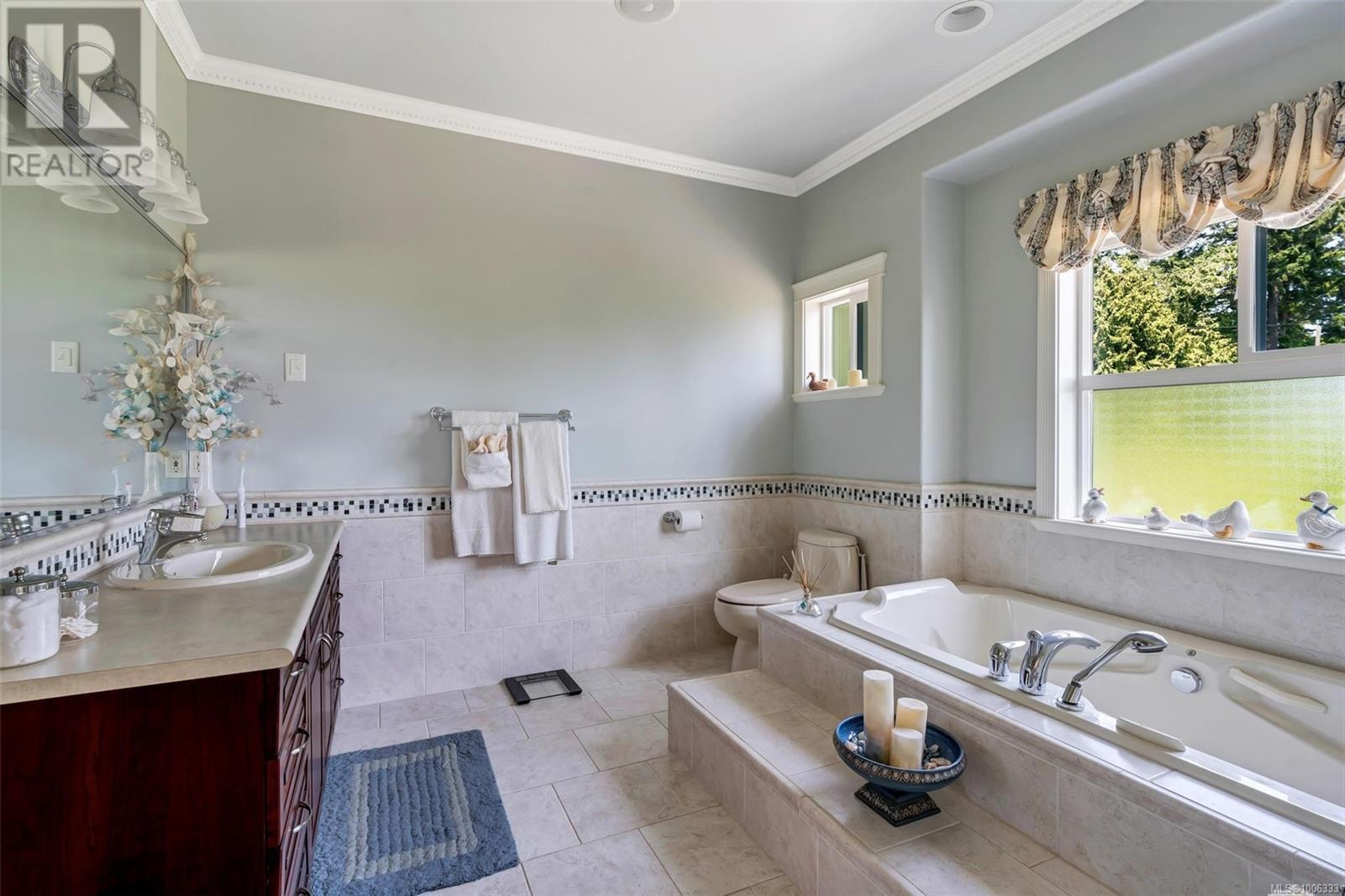 5549 Alderley Rd, Saanich