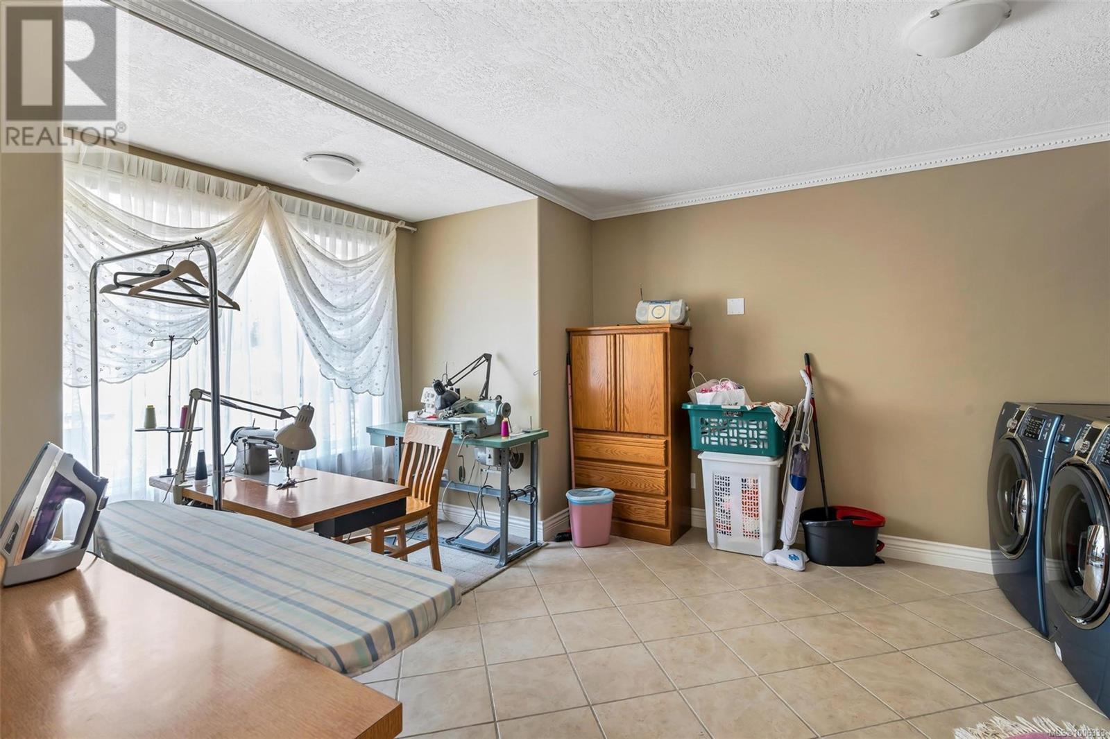 5549 Alderley Rd, Saanich