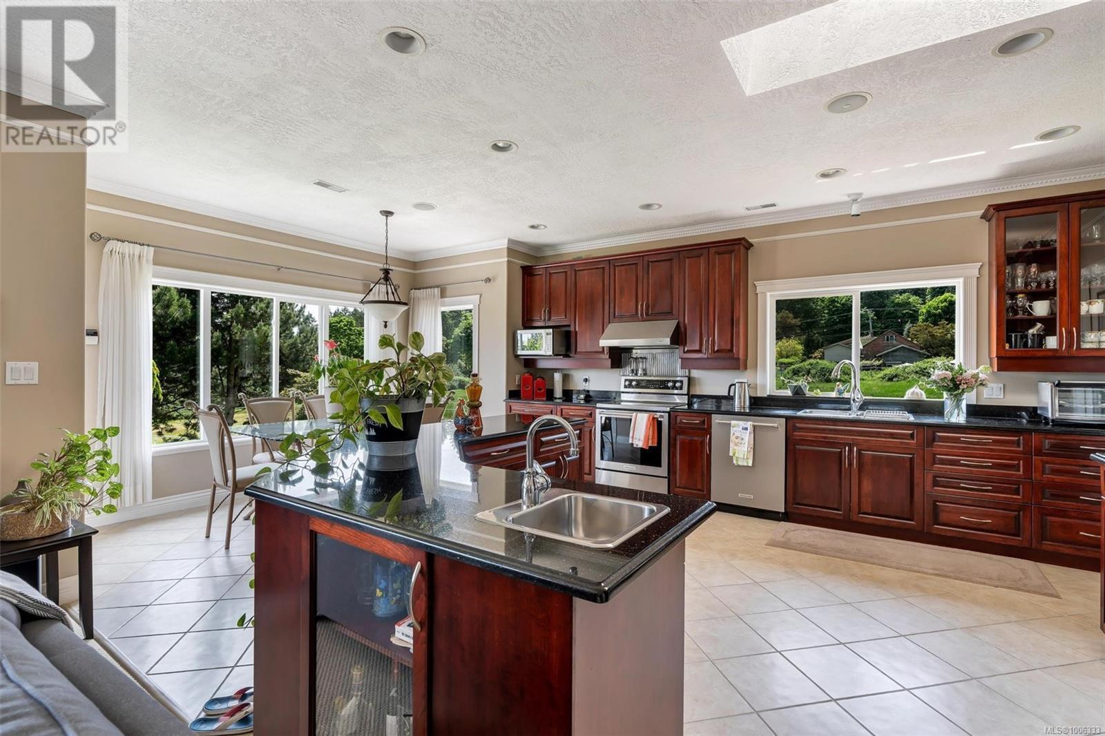 5549 Alderley Rd, Saanich