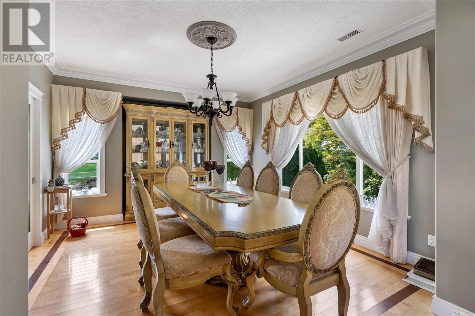 5549 Alderley Rd, Saanich