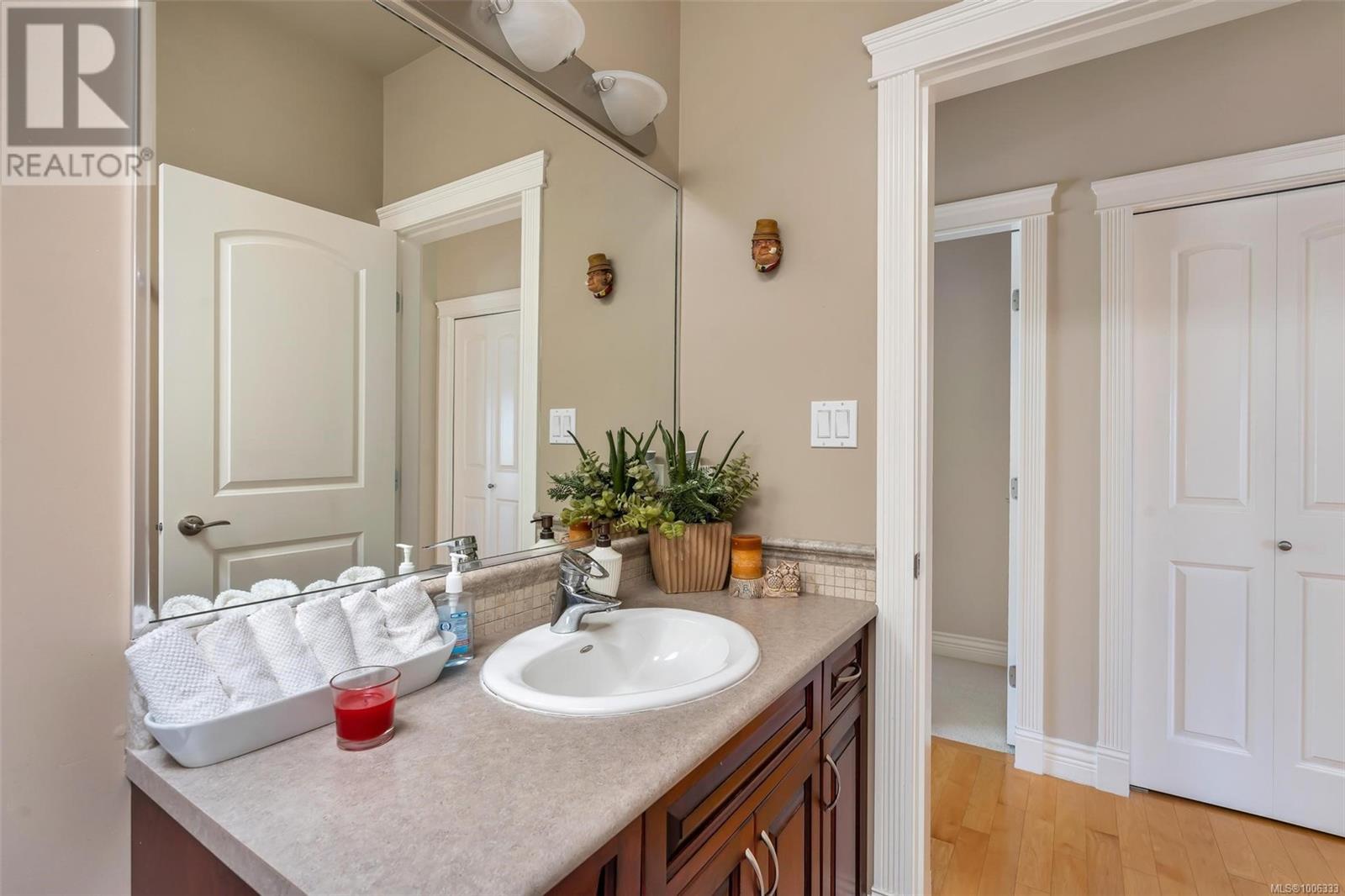 5549 Alderley Rd, Saanich
