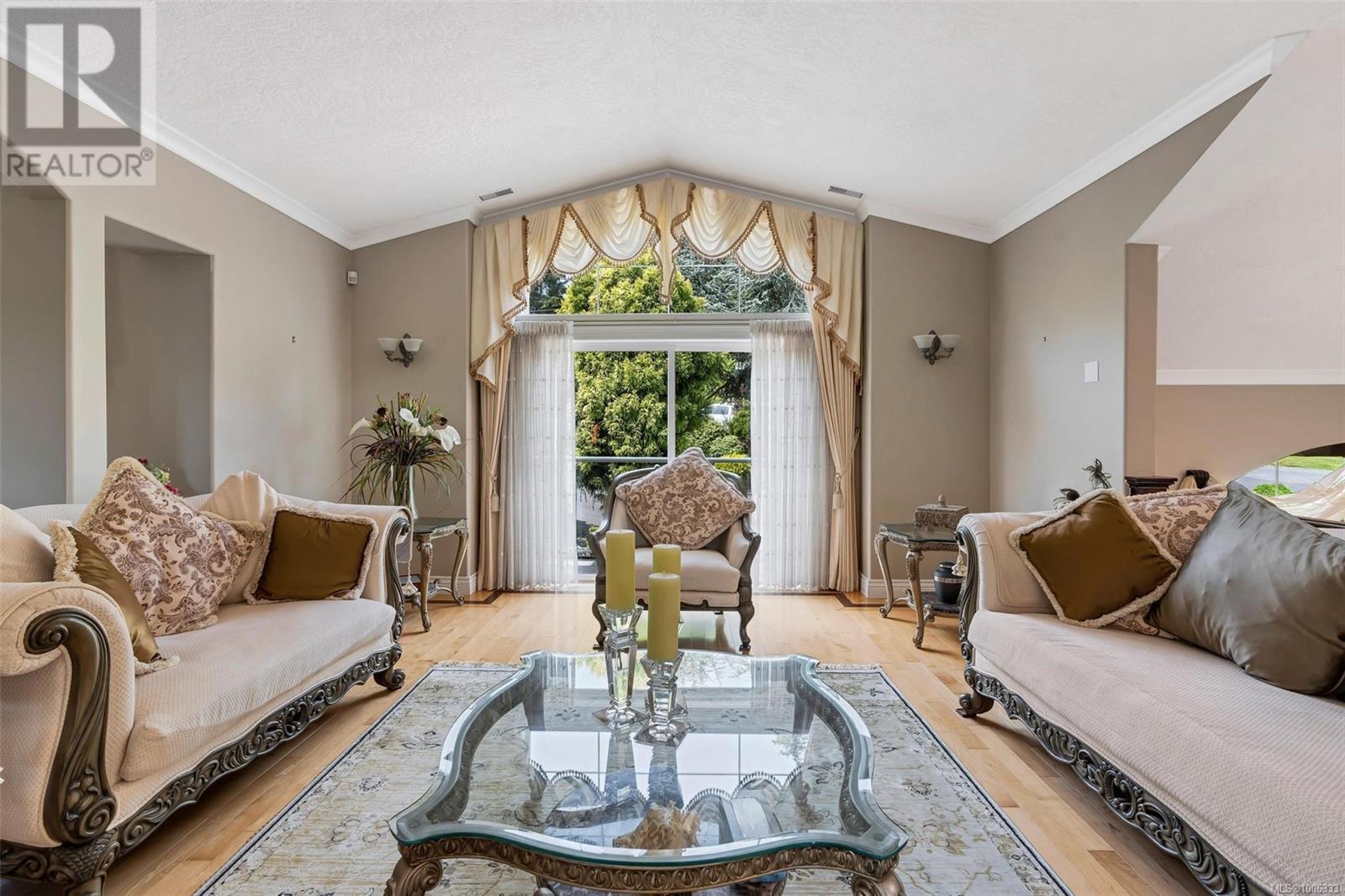 5549 Alderley Rd, Saanich