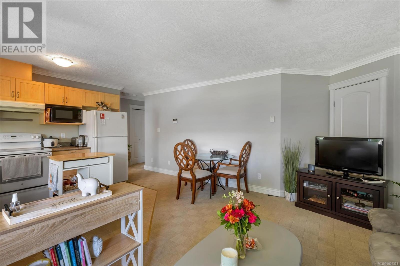 5549 Alderley Rd, Saanich