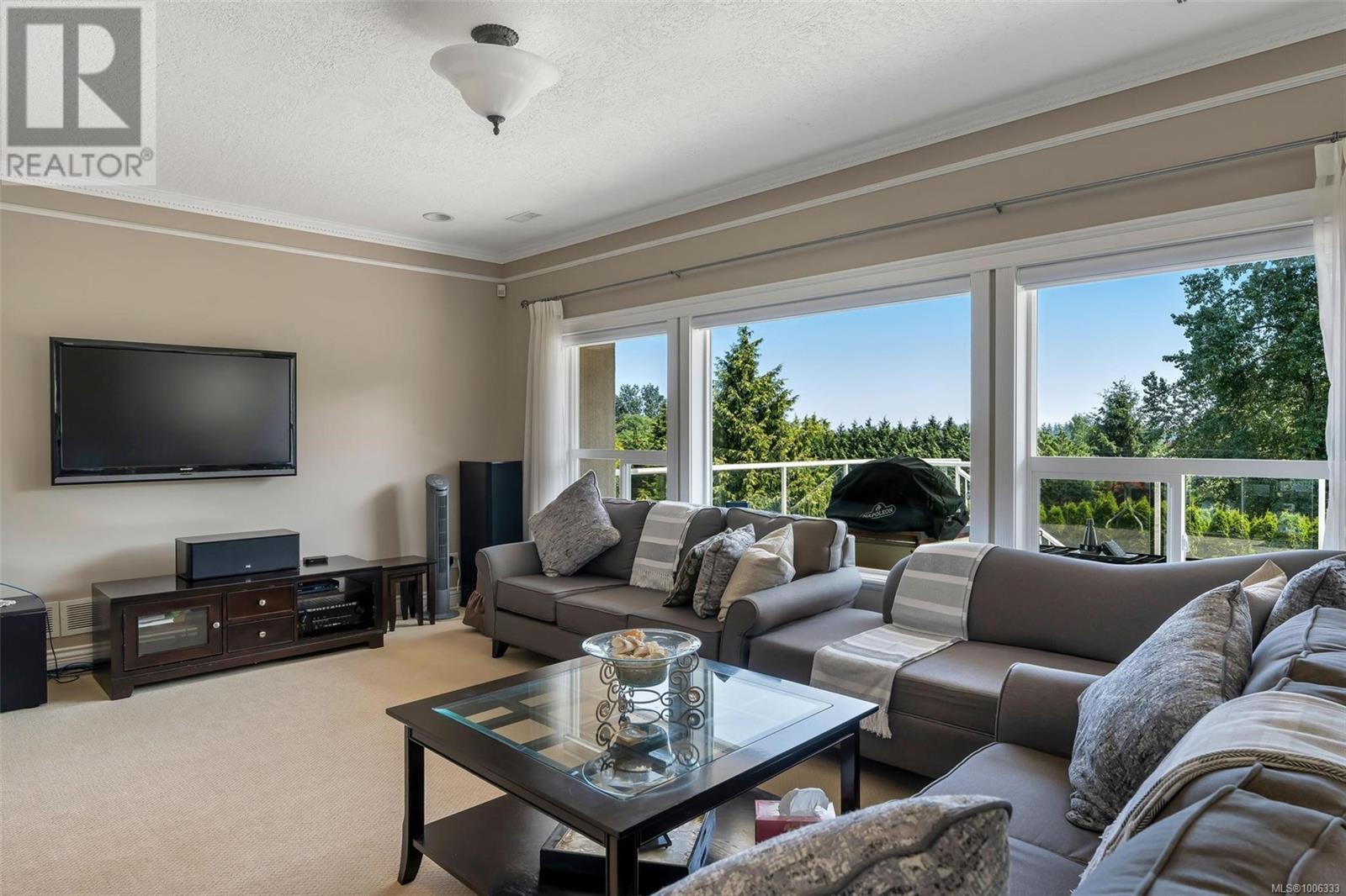 5549 Alderley Rd, Saanich