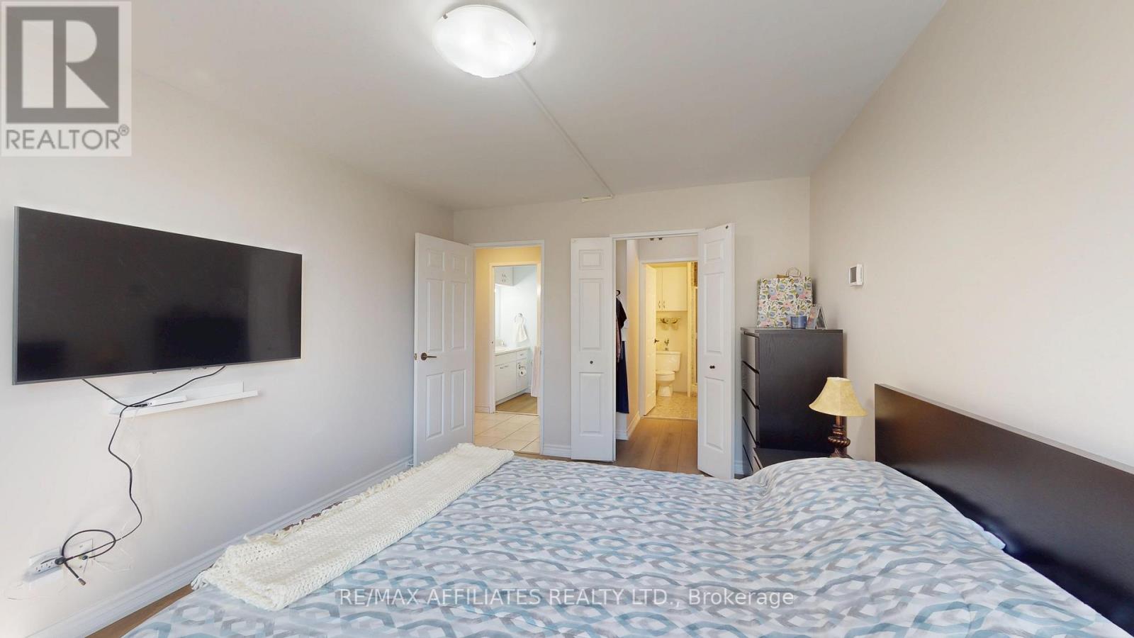 Photo 21 of 504 55 Water Street E, Brockville ON