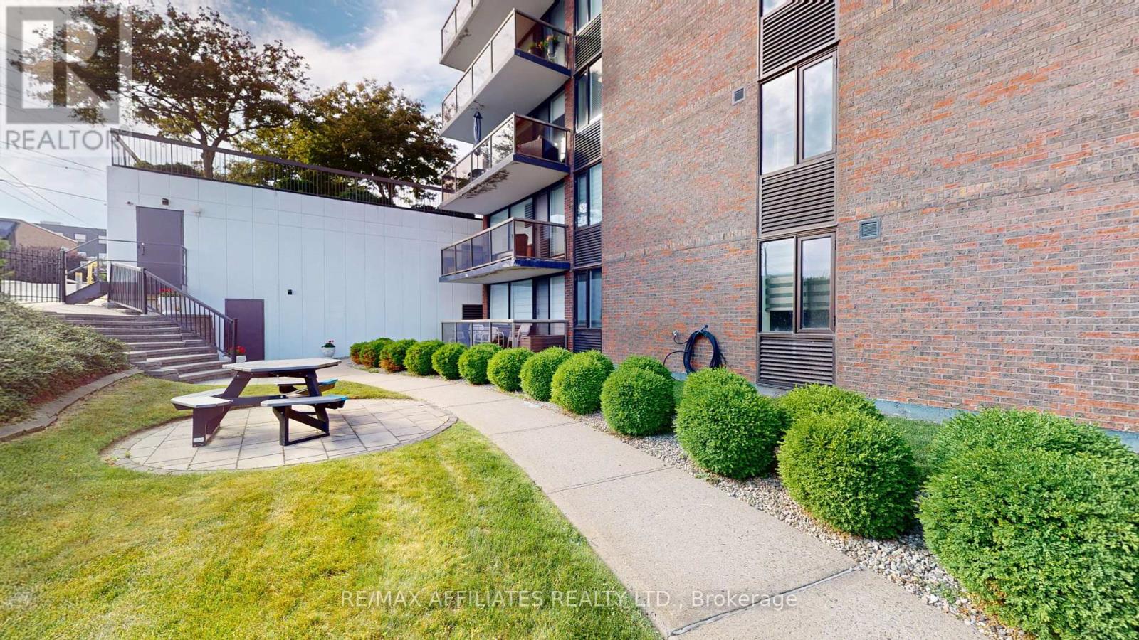 Photo 31 of 504 55 Water Street E, Brockville ON