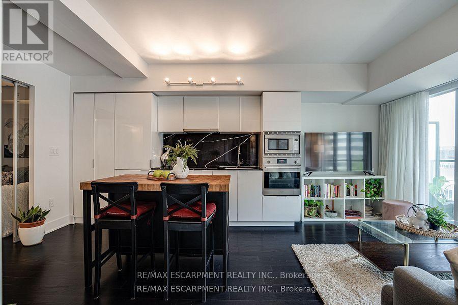 Photo 33 of 1809 955 Bay Street, Toronto ON