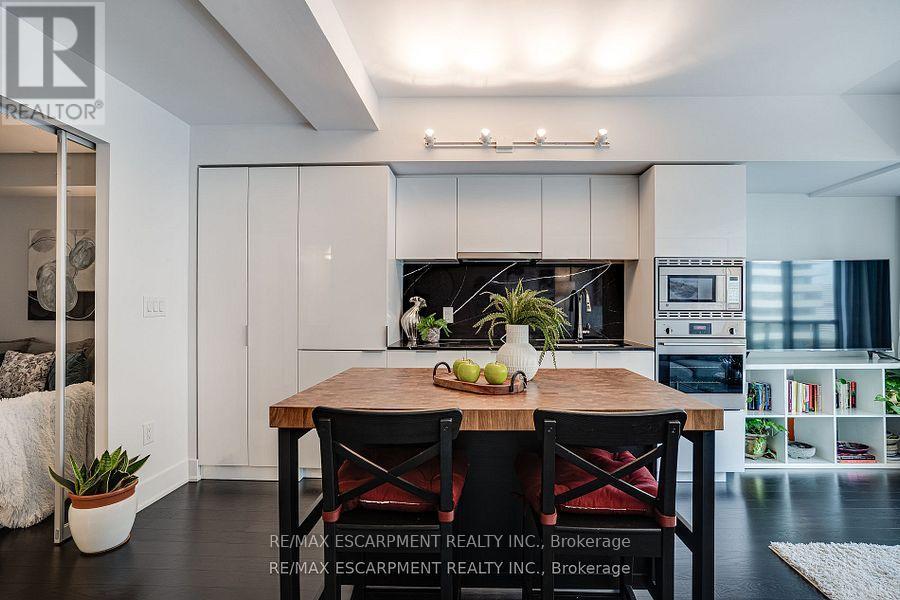 Photo 34 of 1809 955 Bay Street, Toronto ON